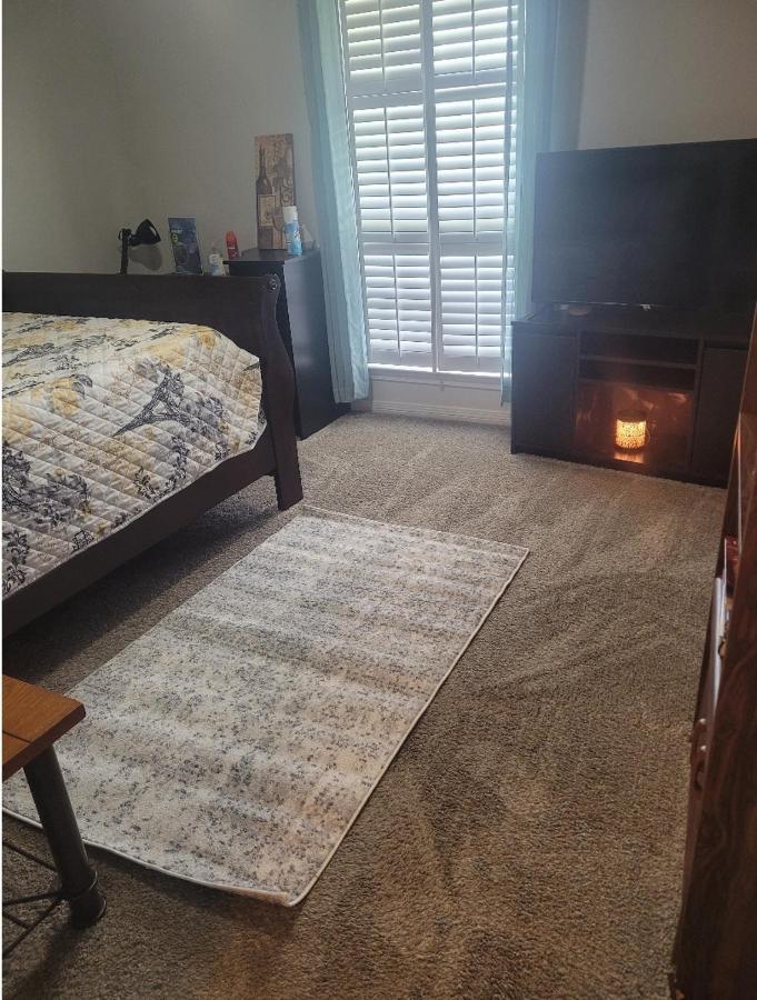 Bedroom Four Minutes From Beach بينساكولا المظهر الخارجي الصورة