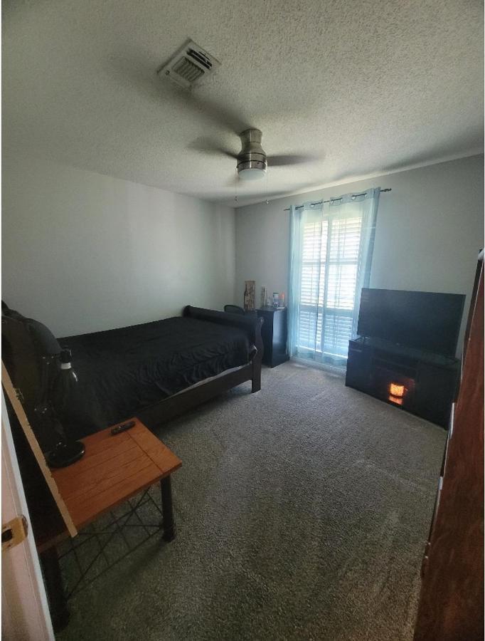 Bedroom Four Minutes From Beach بينساكولا المظهر الخارجي الصورة