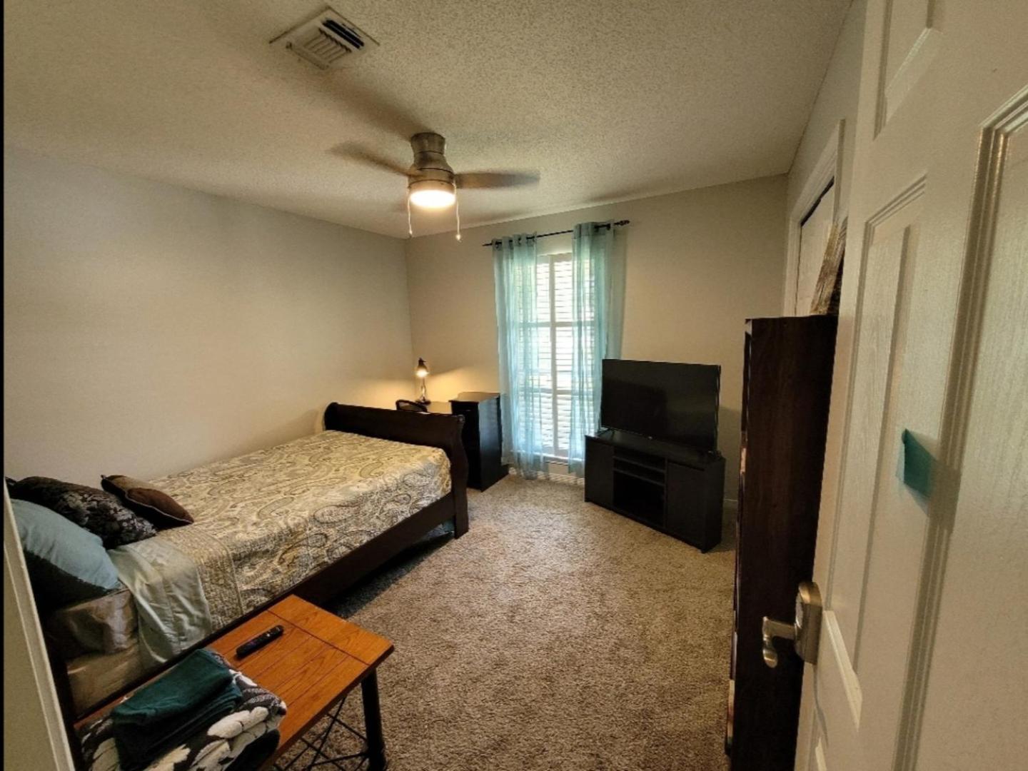 Bedroom Four Minutes From Beach بينساكولا المظهر الخارجي الصورة